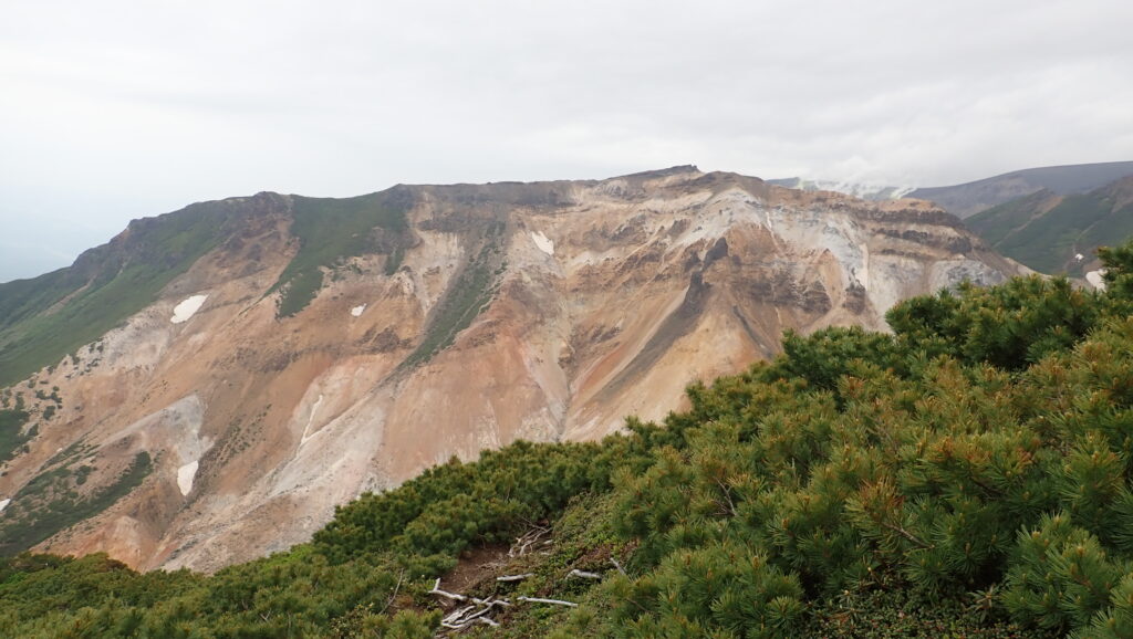 先日登った三段山です