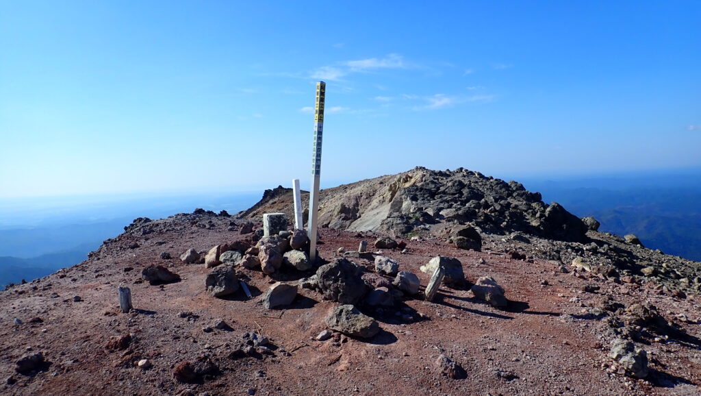 阿寒富士山頂到着です。