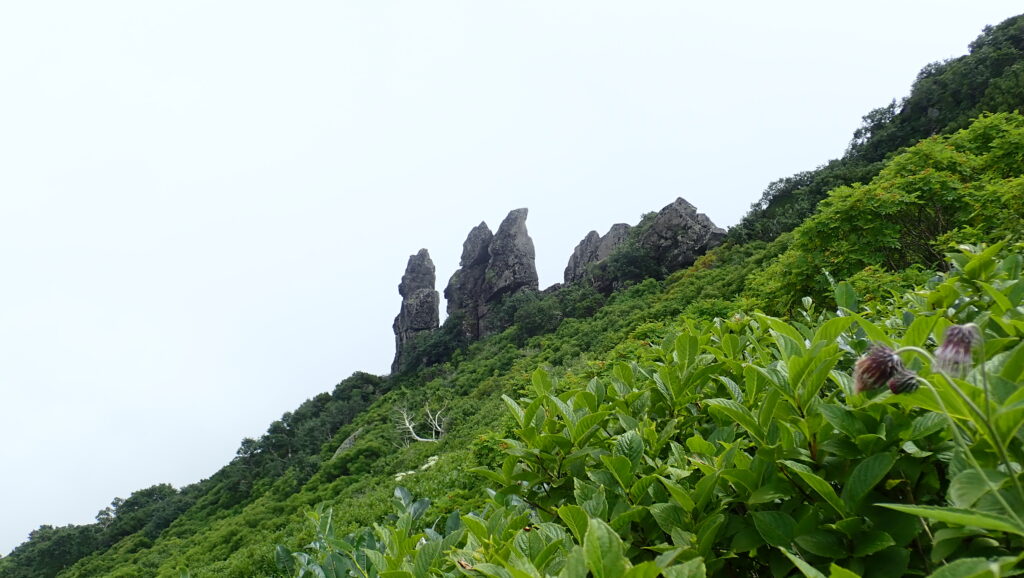 一瞬ガスが抜けた「まねき岩」