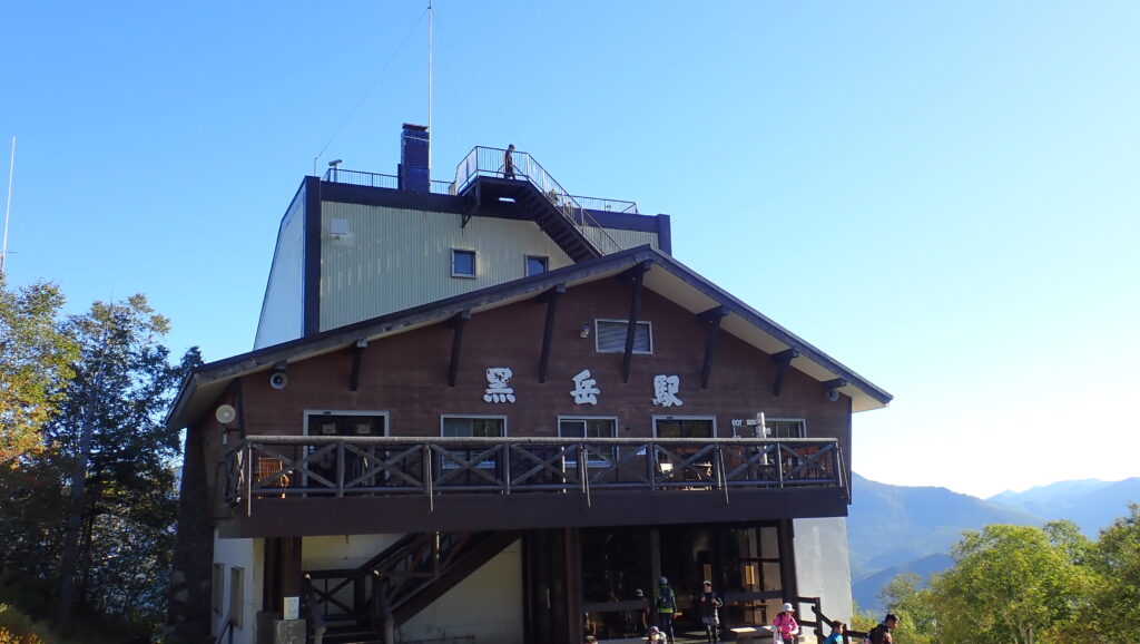 黒岳ローブウェー黒岳駅、標高1,300mです。ここより100mほど歩くとリフト乗り場となります。